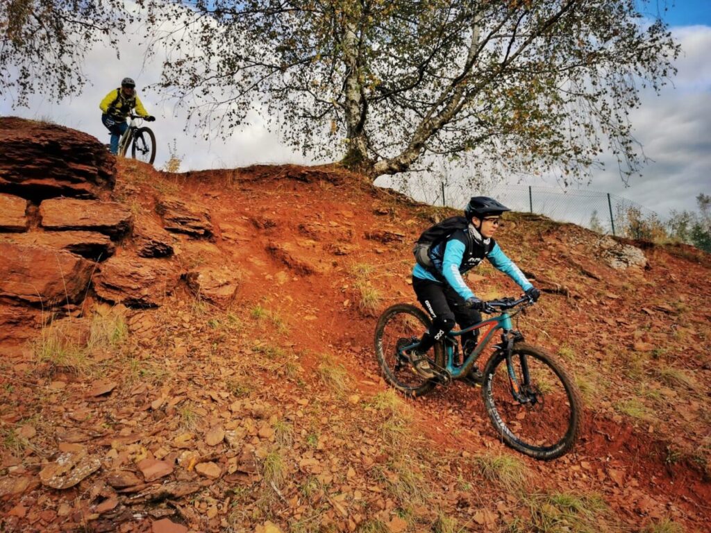 Steile afdalingen in de Red Rocks Luxemburg